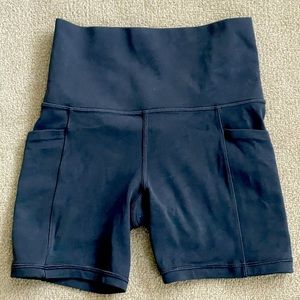 Athleta Salutation stash bike shorts